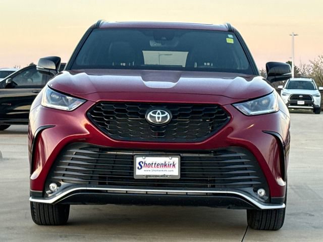 Used 2025 Toyota Highlander XSE video 2