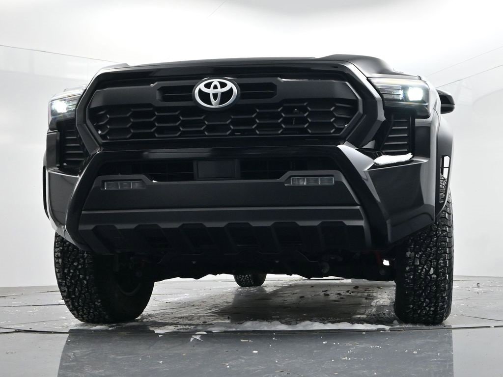 Used 2024 Toyota Tacoma TRD Off-Road image 33