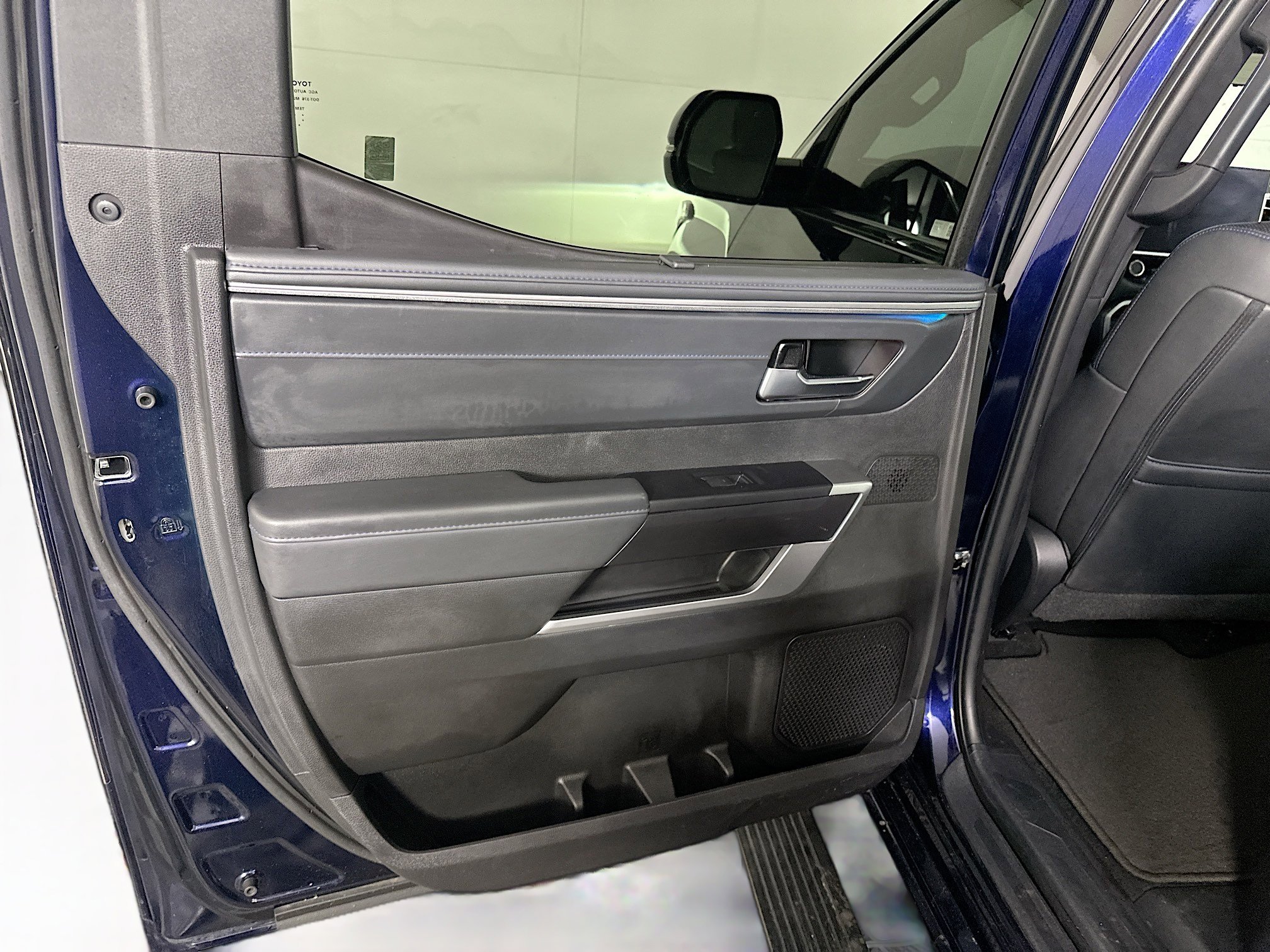 Used 2023 Toyota Tundra Platinum w/ Advanced Package image 27