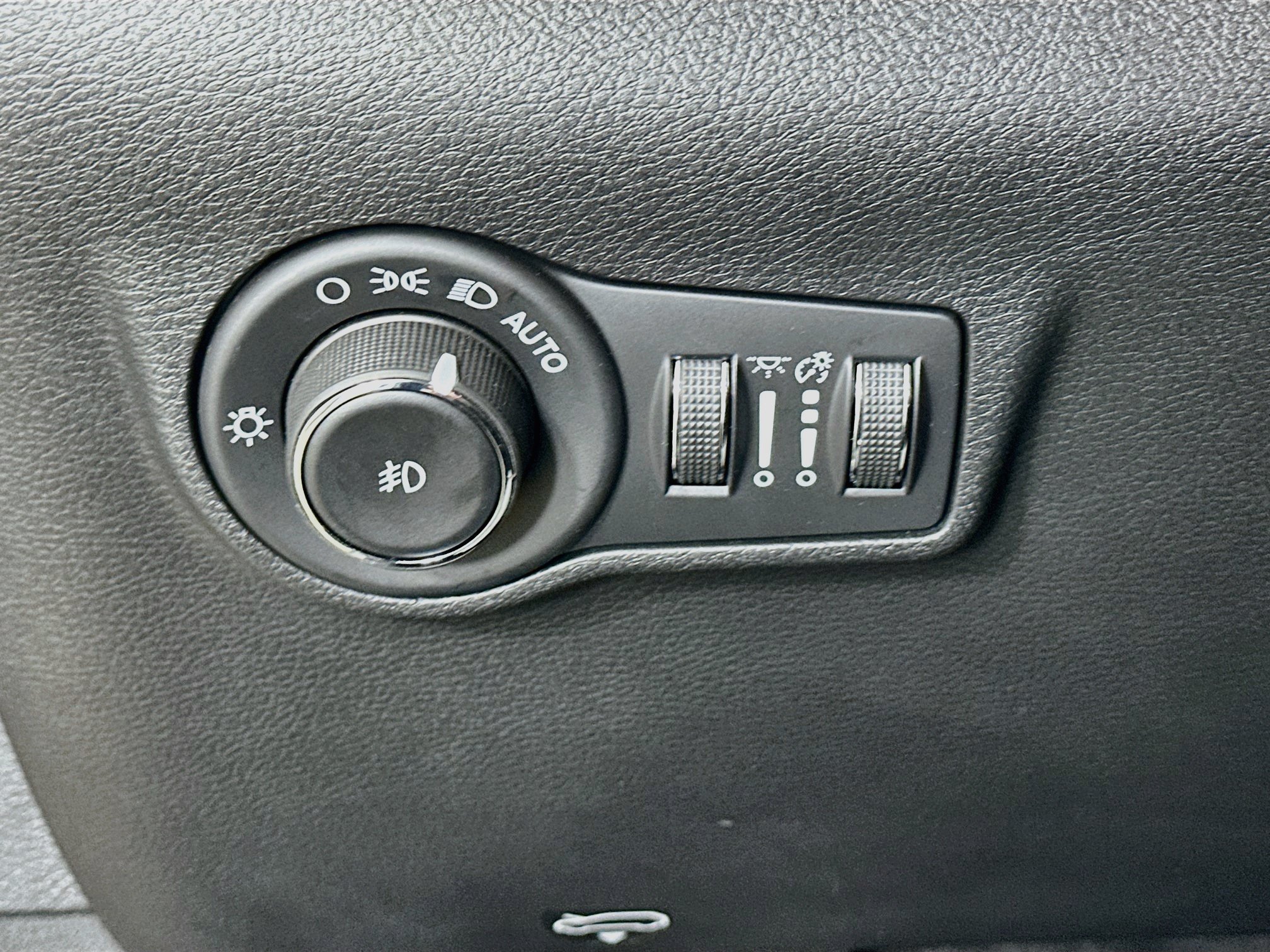 Used 2026 Jeep Compass Latitude AWD/4WD image 10