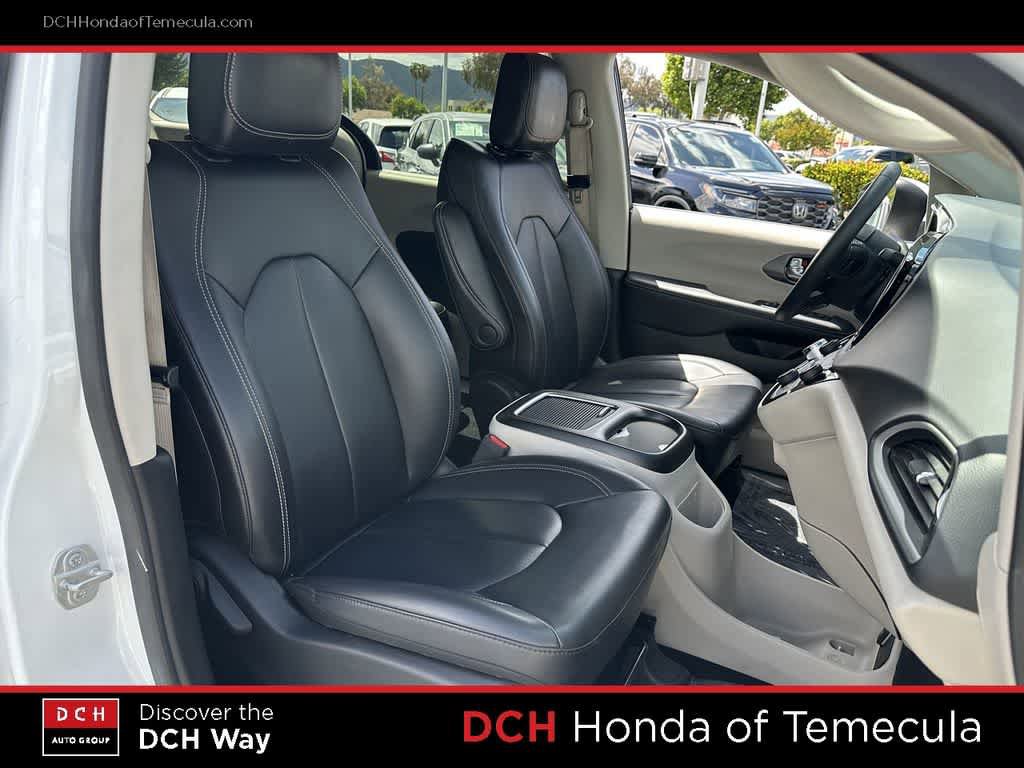 Used 2023 Chrysler Pacifica Touring-L FWD image 22