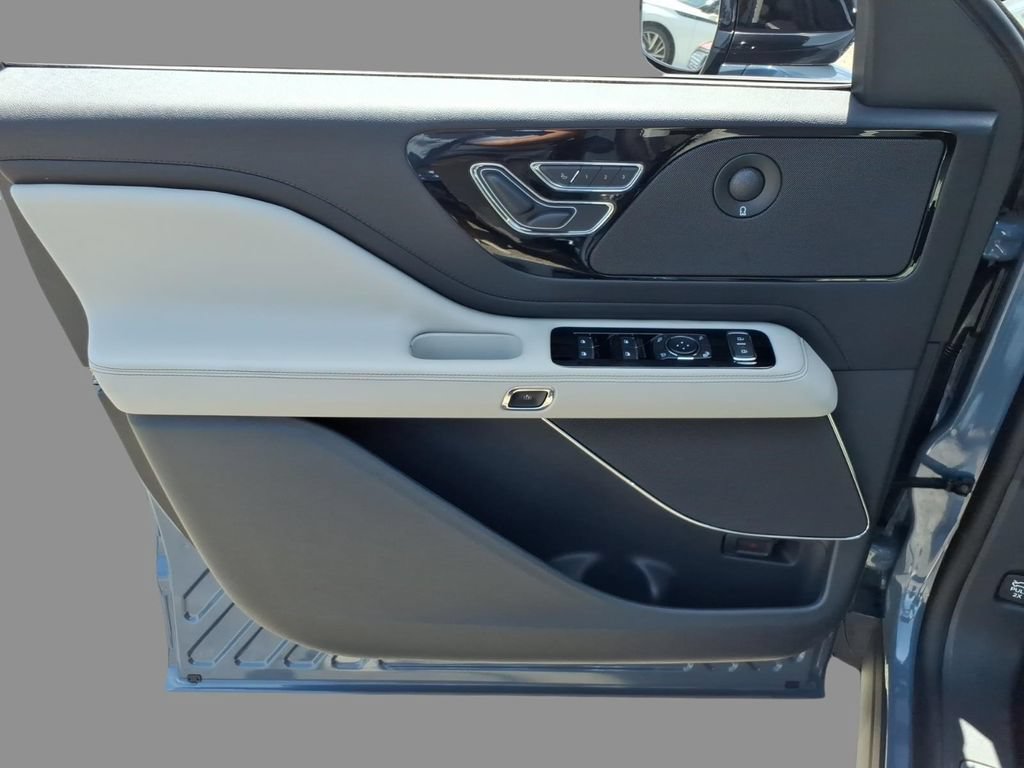 New 2026 Lincoln Aviator Reserve RWD image 16