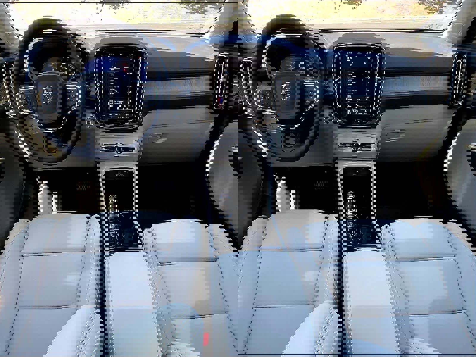 New 2026 Volvo XC40 B5 Ultra w/ Climate Package image 7