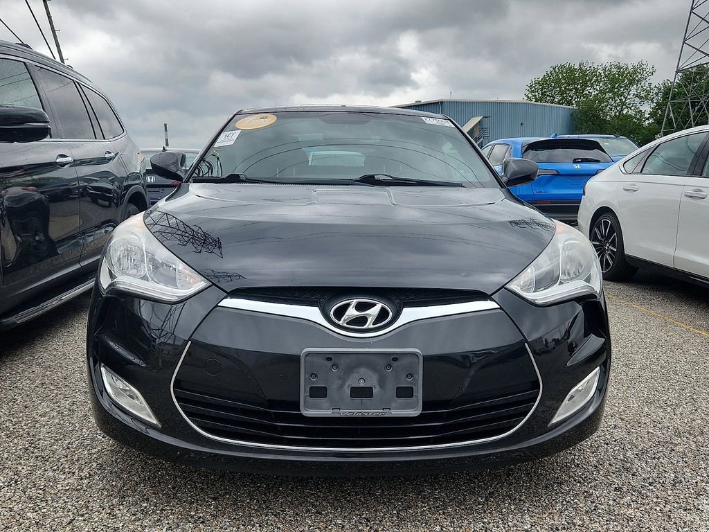 Used 2017 Hyundai Veloster Value Edition FWD image 2