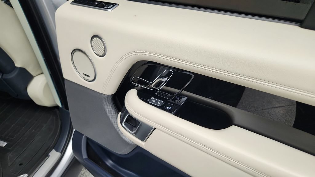 Used 2019 Land Rover Range Rover Supercharged AWD/4WD image 32