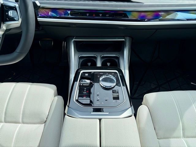 Used 2025 BMW 740i w/ Premium Package image 24