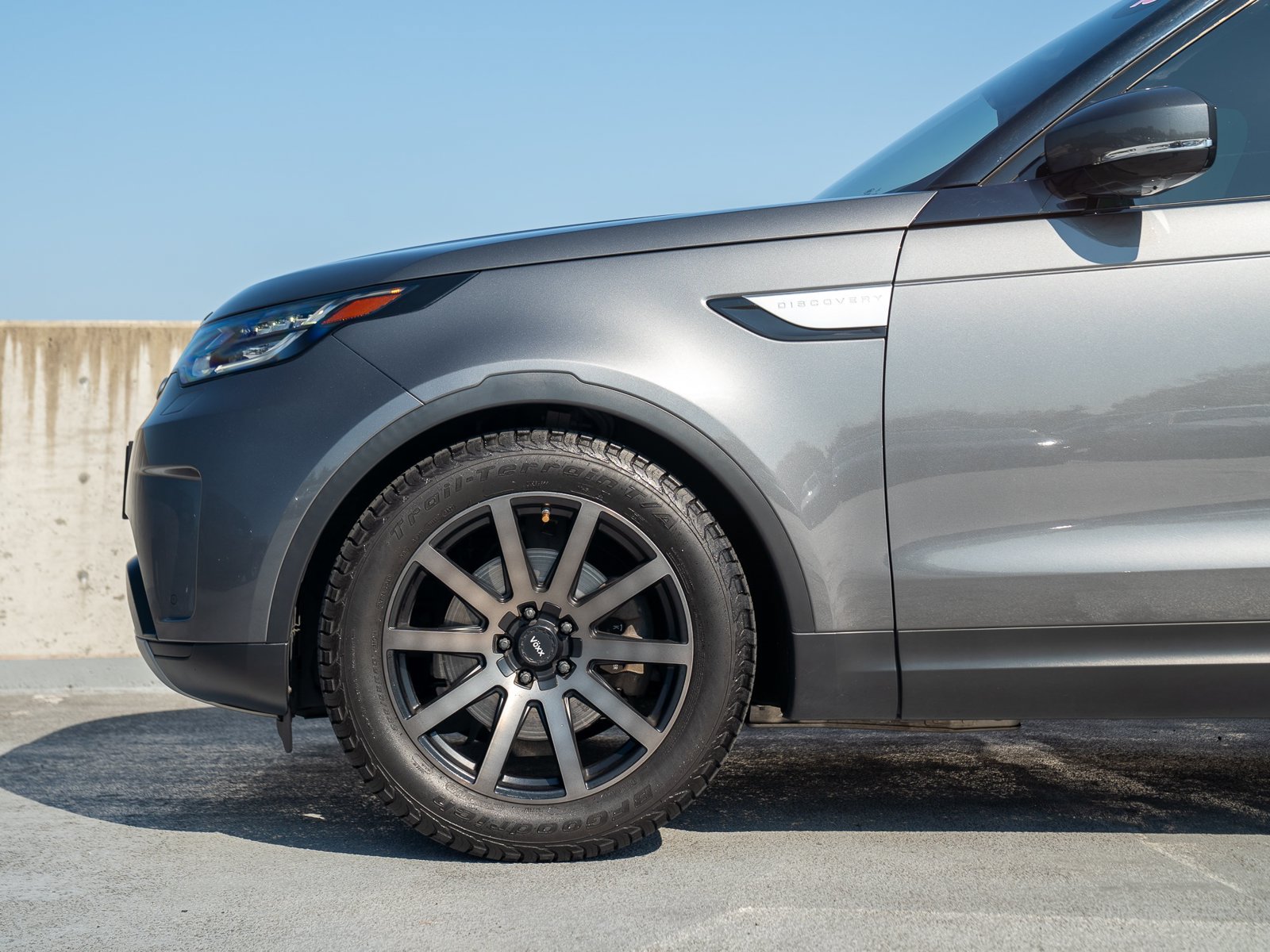 Used 2018 Land Rover Discovery HSE AWD/4WD image 13