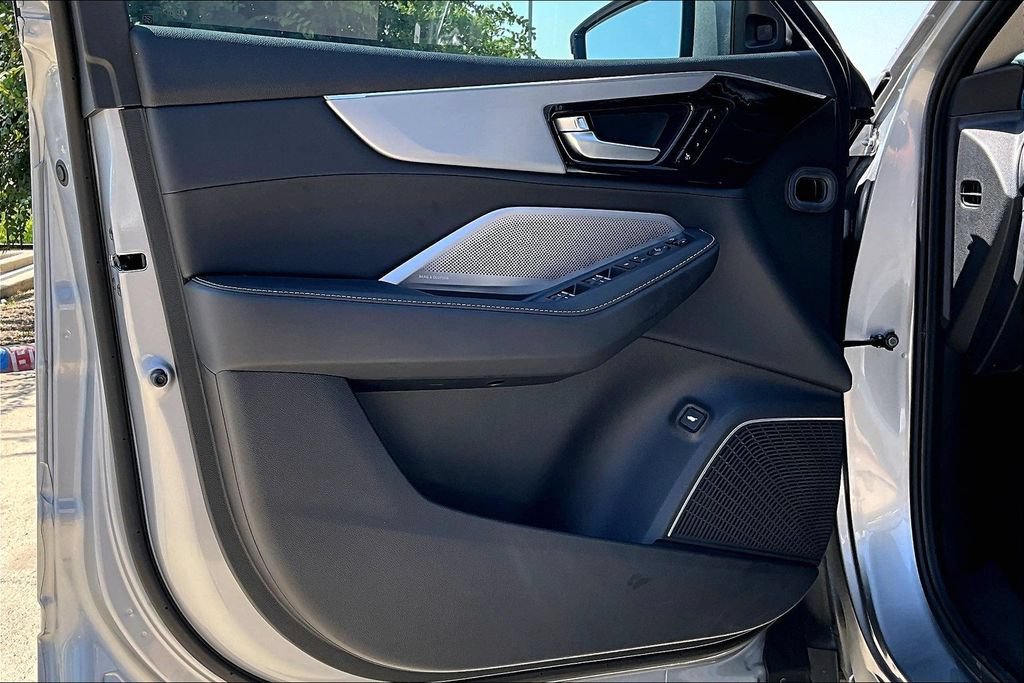 Certified 2026 Acura MDX w/ Technology Package FWD image 21
