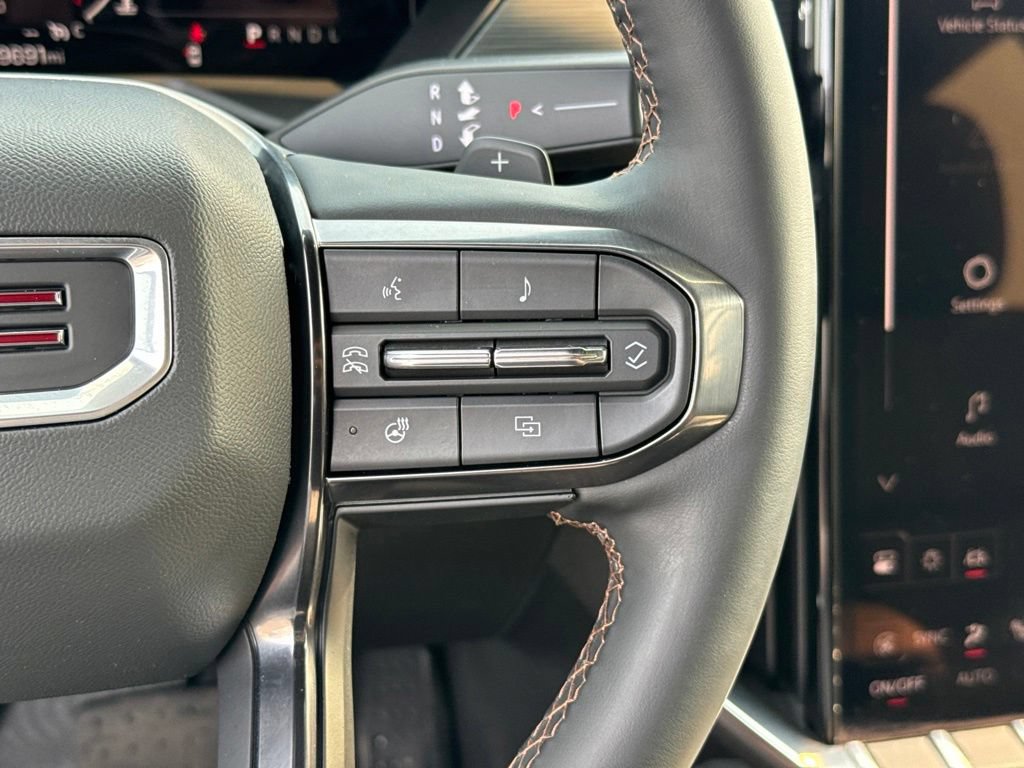 Used 2025 GMC Acadia AT4 AWD/4WD image 17