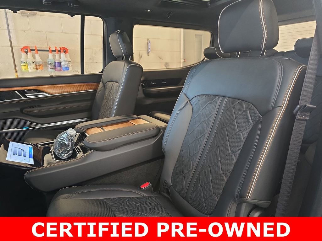 Used 2023 Jeep Grand Wagoneer Series III image 15