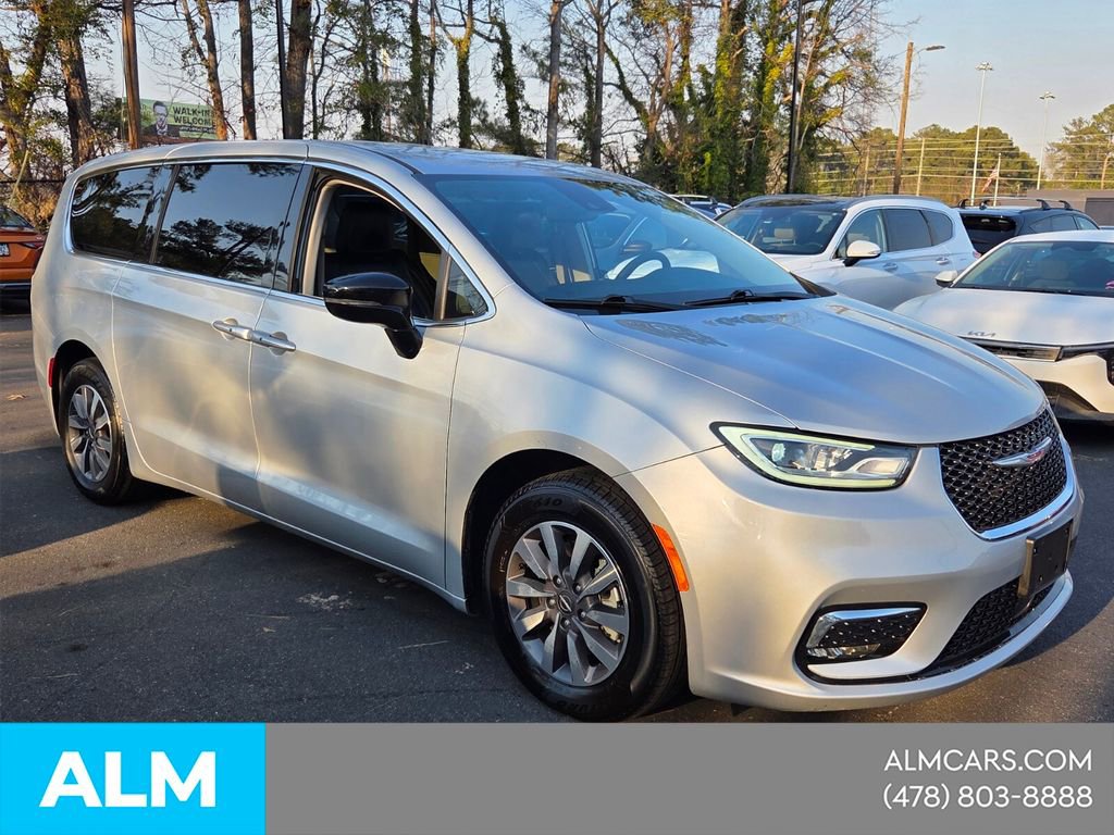 Used 2024 Chrysler Pacifica Select image 9