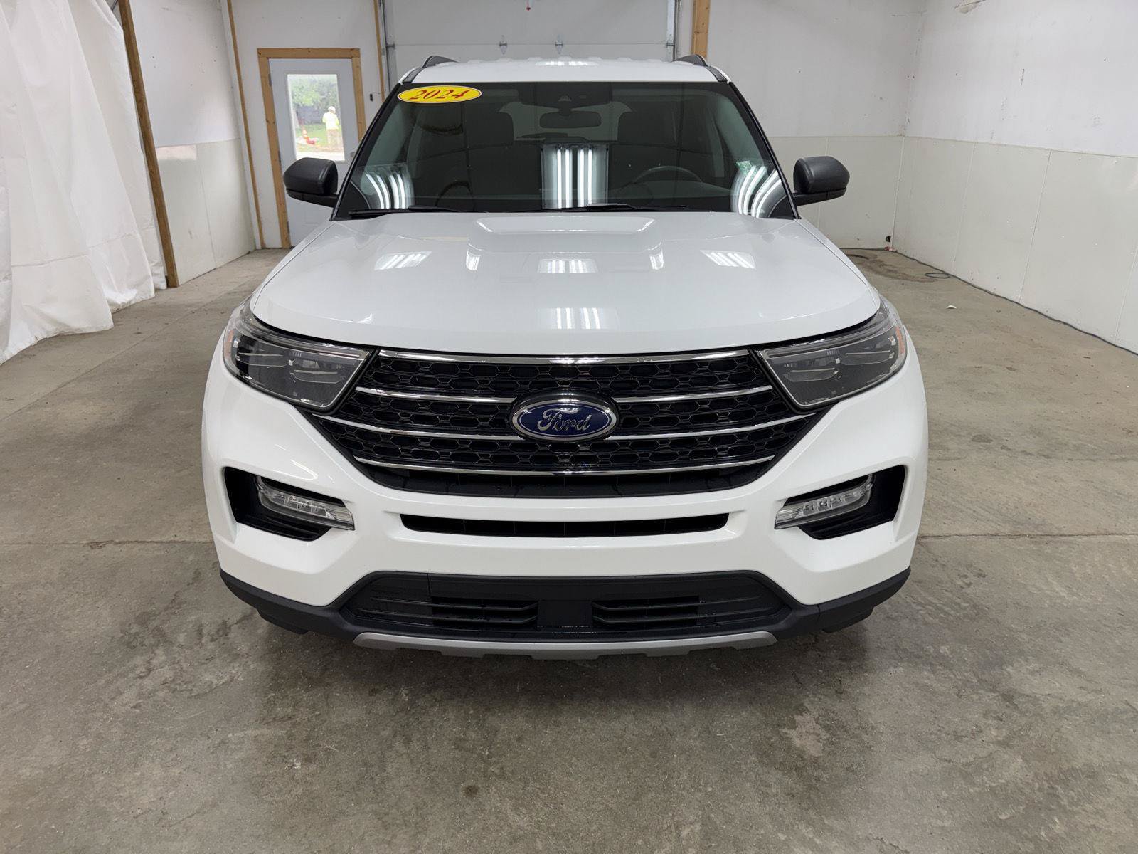 Used 2024 Ford Explorer XLT w/ Equipment Group 202A AWD/4WD image 3