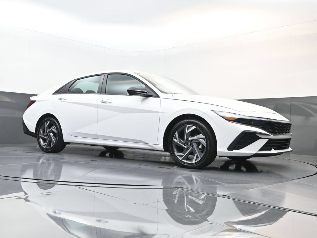 Certified 2025 Hyundai Elantra SEL FWD image 21