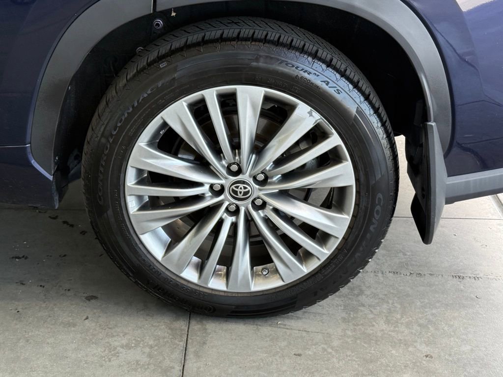 Used 2022 Toyota Highlander Platinum image 17
