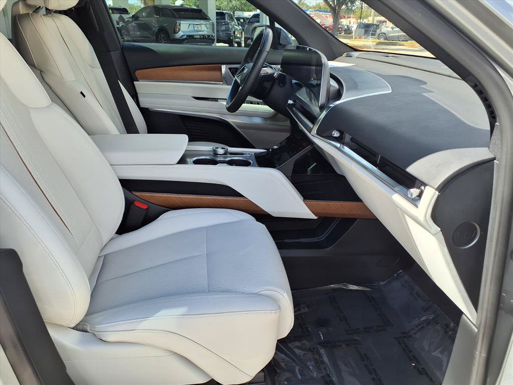 Certified 2026 Cadillac Vistiq Sport AWD/4WD image 9