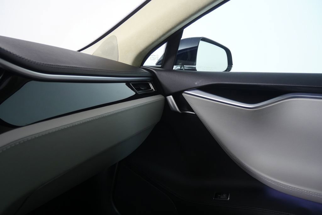 Used 2013 Tesla Model S Performance image 27
