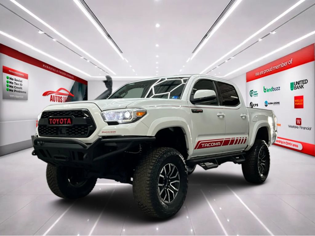 Used 2019 Toyota Tacoma TRD Sport image 3