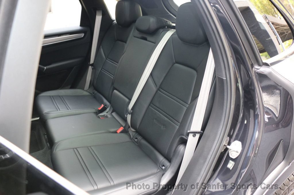 Used 2022 Porsche Cayenne Platinum Edition AWD/4WD image 31