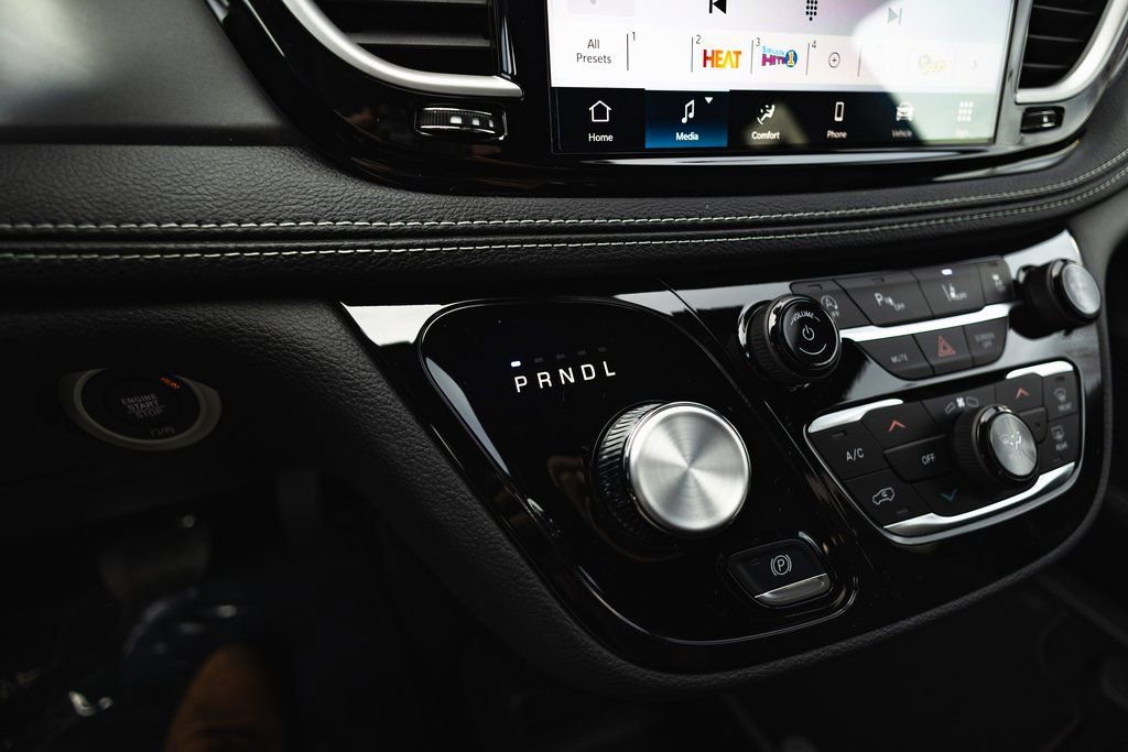 New 2026 Chrysler Pacifica Select w/ S Appearance Package image 16