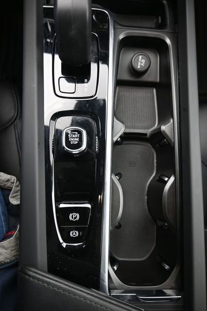 Used 2025 Volvo S60 B5 Core image 10