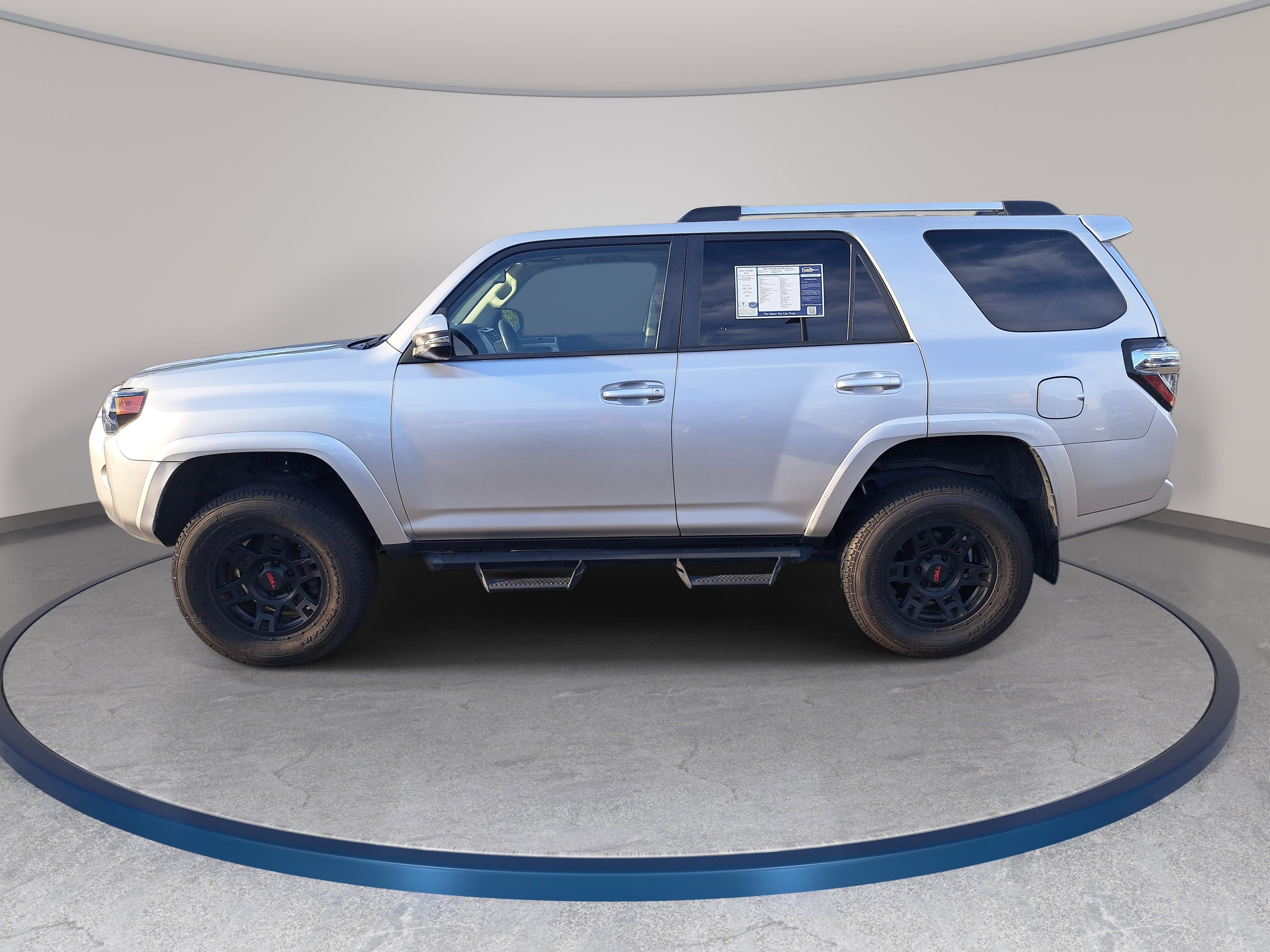 Used 2020 Toyota 4Runner SR5 Premium w/ Moonroof Package RWD image 8