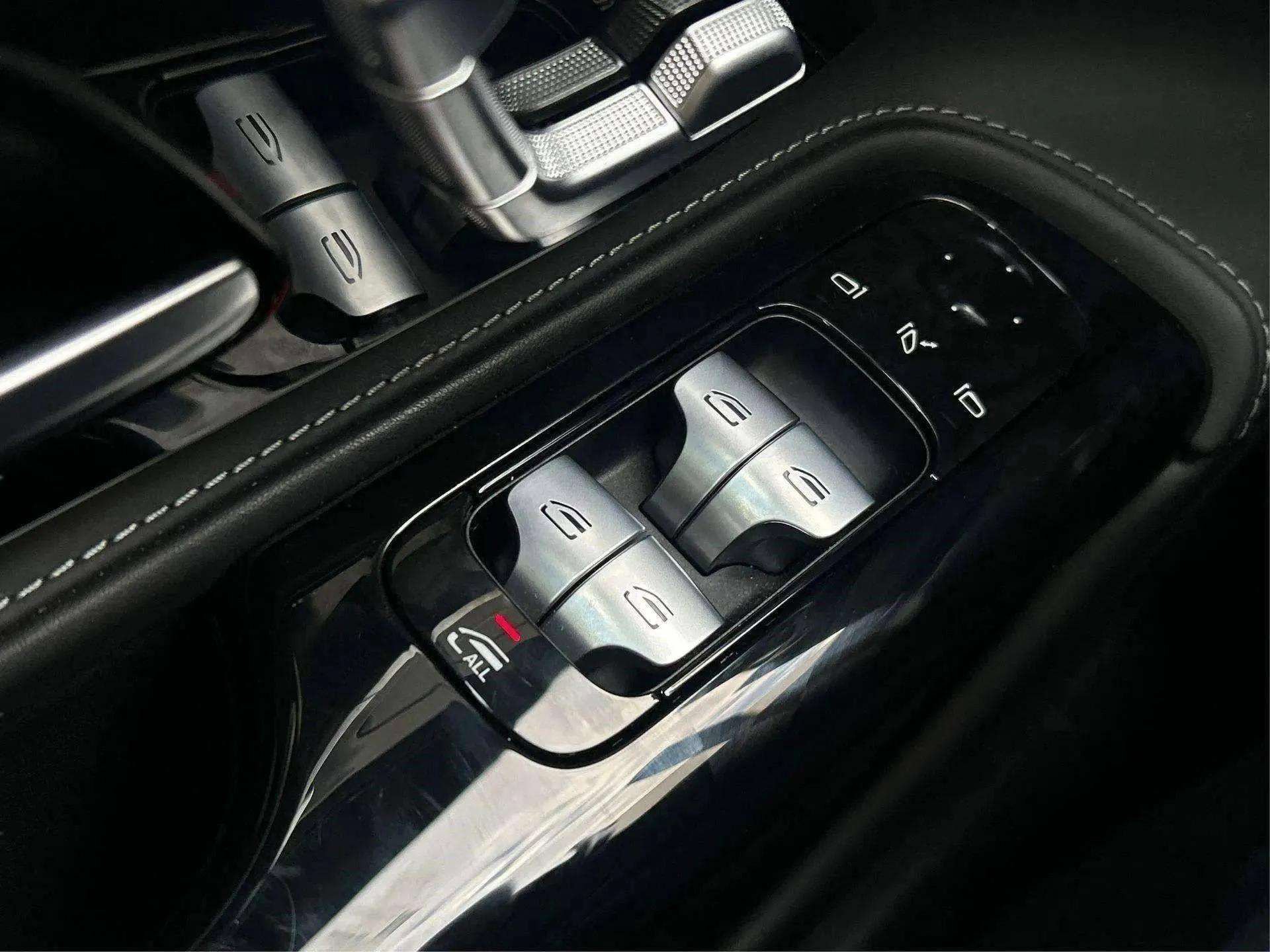 Used 2022 Mercedes-Benz SL 63 AMG 4MATIC image 48