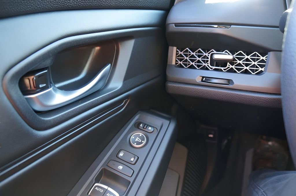 Used 2025 Honda Accord SE image 19