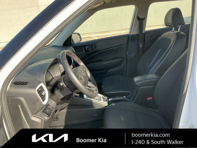 Used 2024 Hyundai Venue Limited image 17
