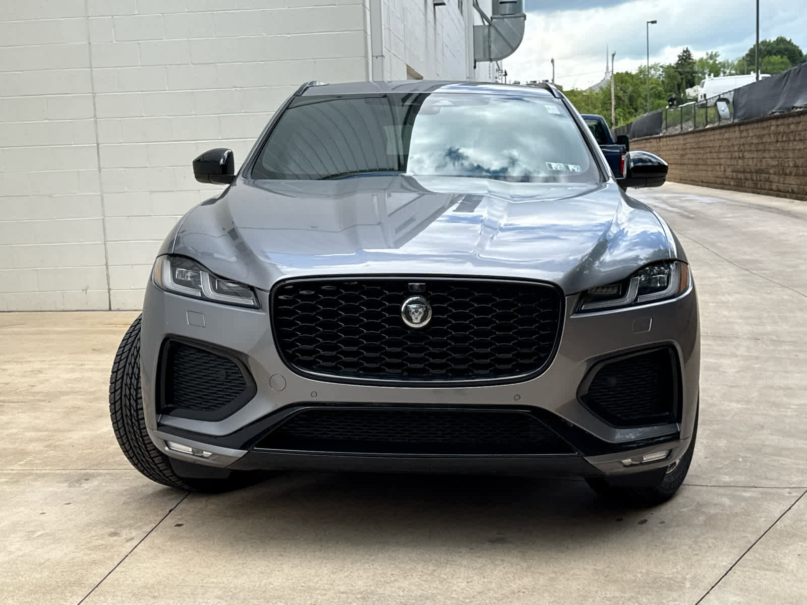 Used 2026 Jaguar F-PACE R-Dynamic S image 2