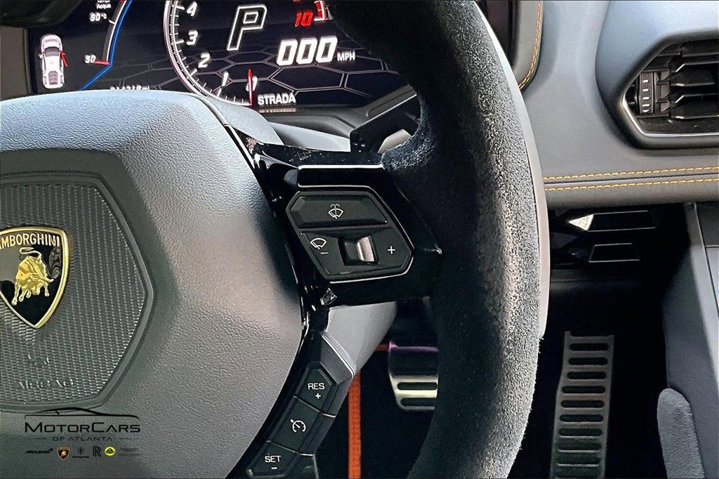 Used 2020 Lamborghini Huracan EVO image 18