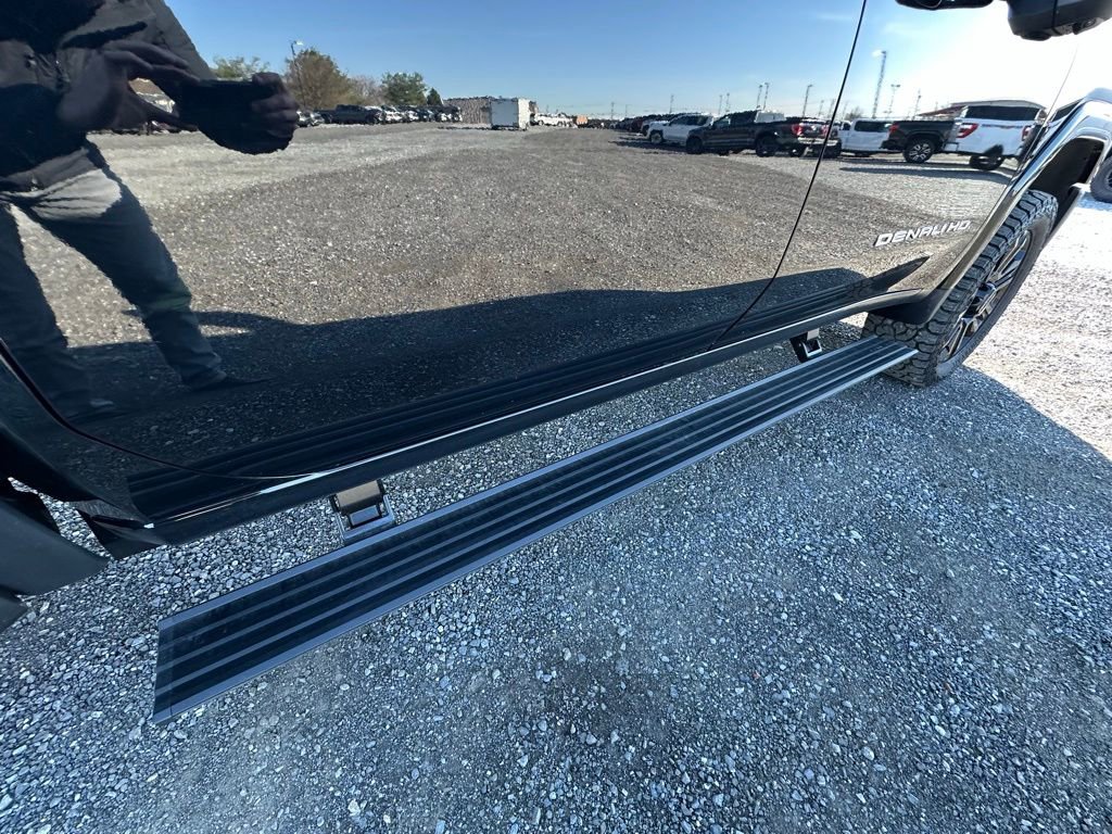 Used 2025 GMC Sierra 2500 Denali Ultimate image 21