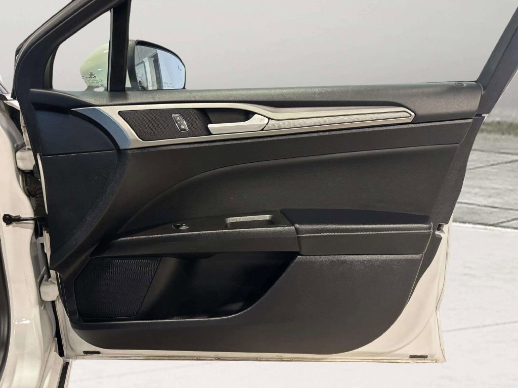 Used 2020 Ford Fusion SE image 29