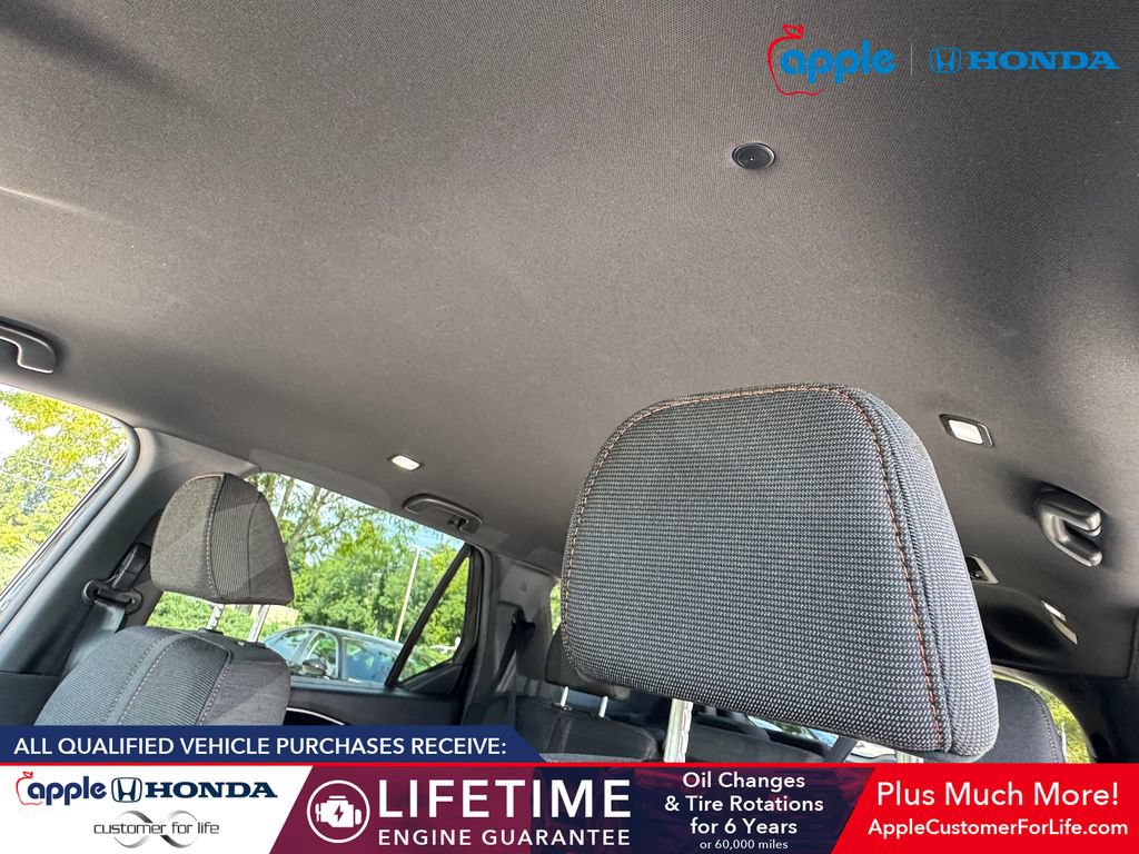 Used 2025 Honda Pilot Sport image 17