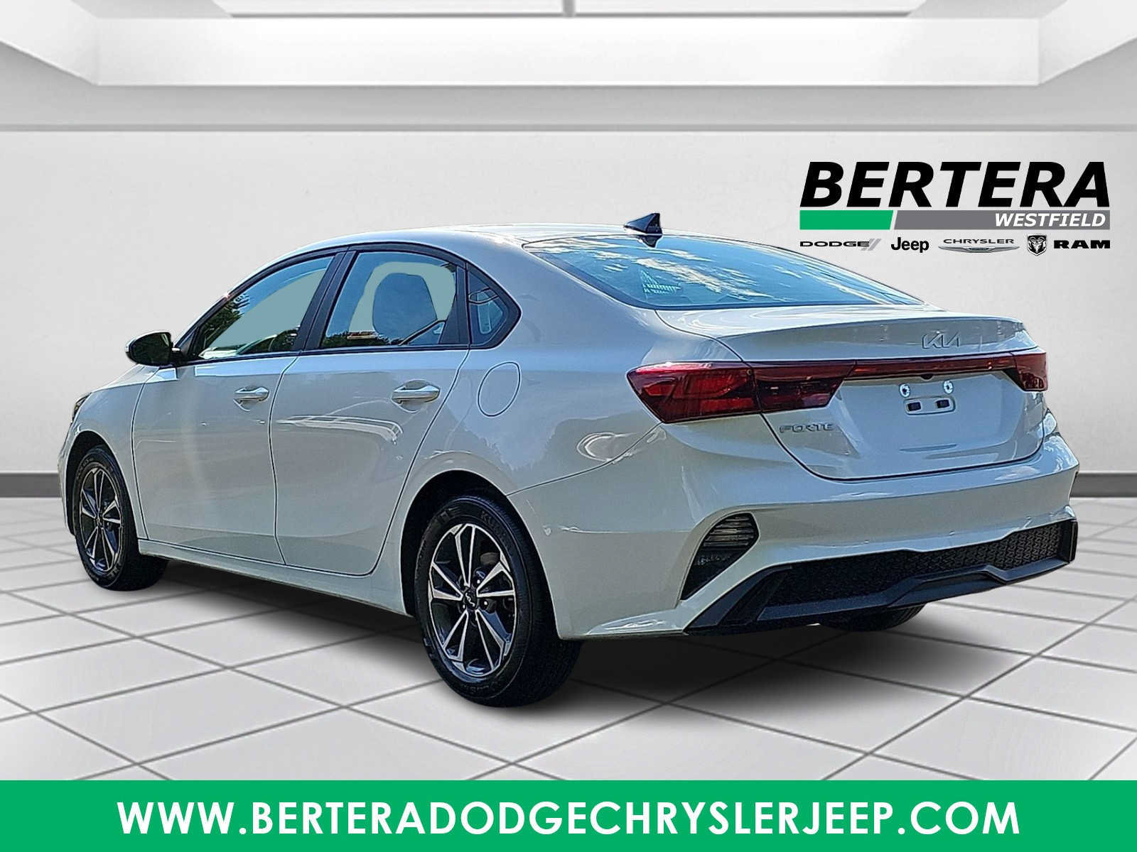 Used 2024 Kia Forte LXS FWD image 4