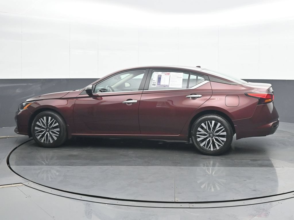 Used 2024 Nissan Altima 2.5 SV AWD/4WD image 3