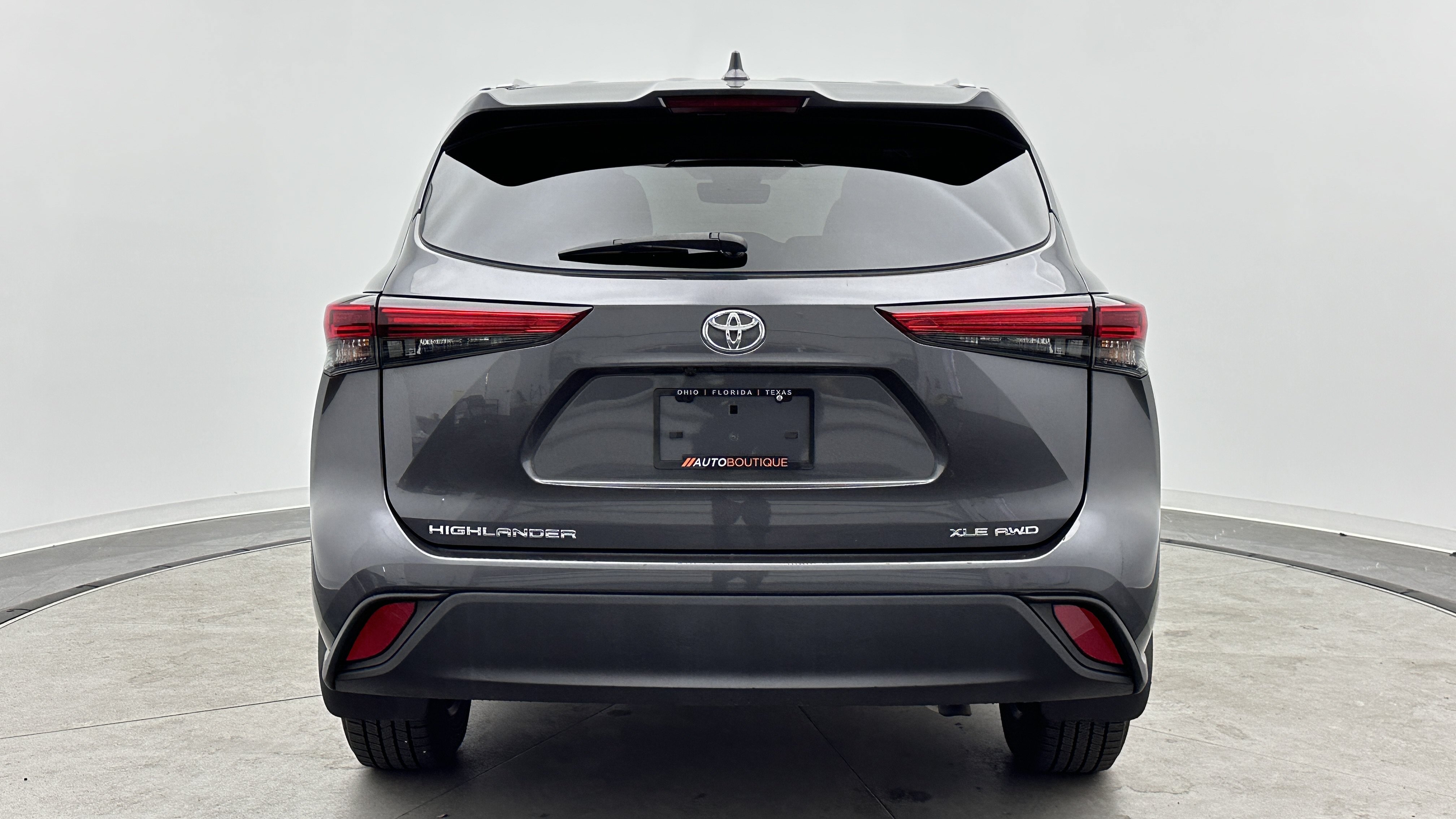 Used 2022 Toyota Highlander XLE AWD/4WD image 7