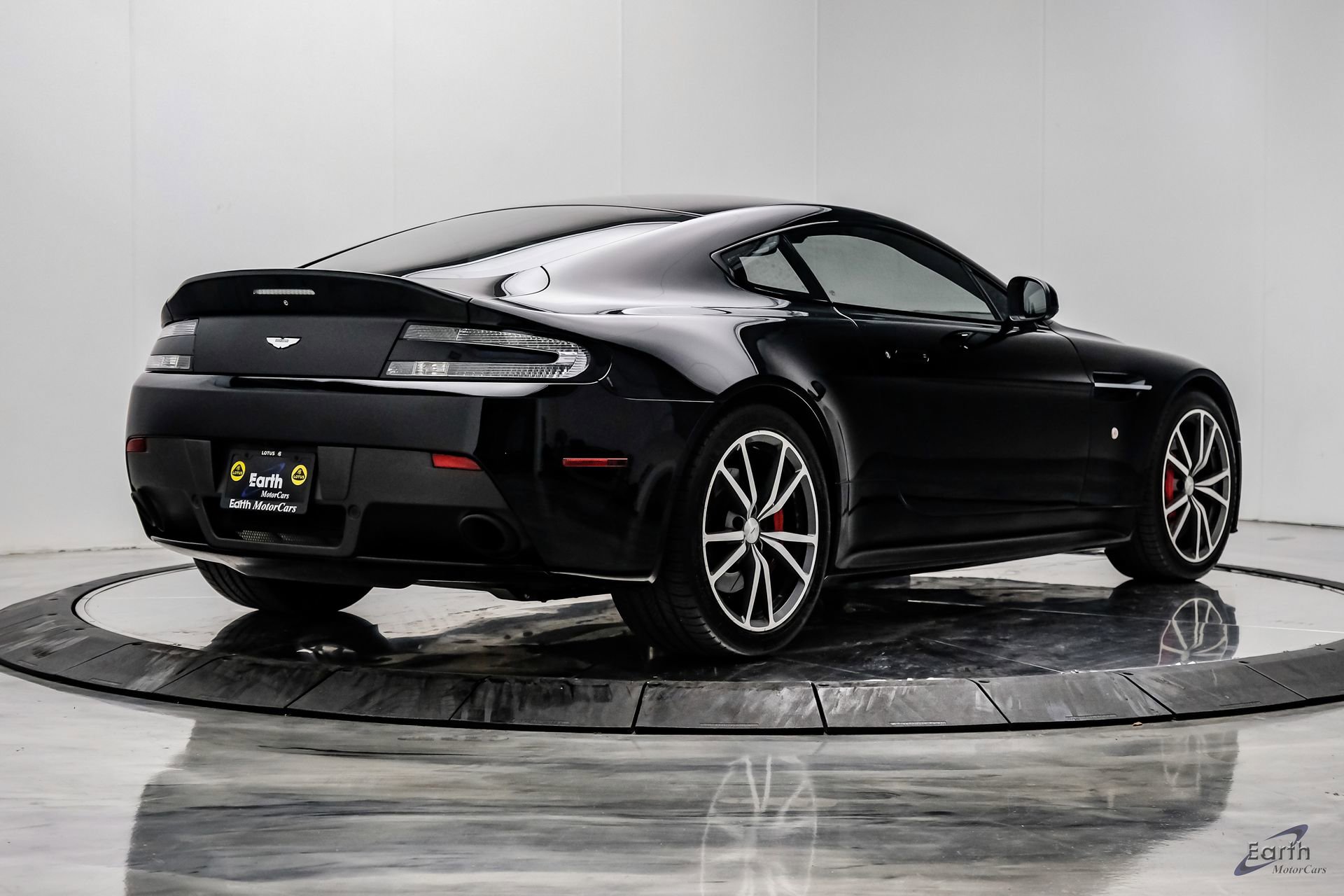 Used 2015 Aston Martin V8 Vantage GT RWD image 19