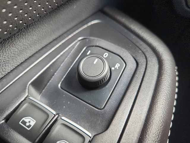 Used 2025 Volkswagen Atlas SEL AWD/4WD image 19