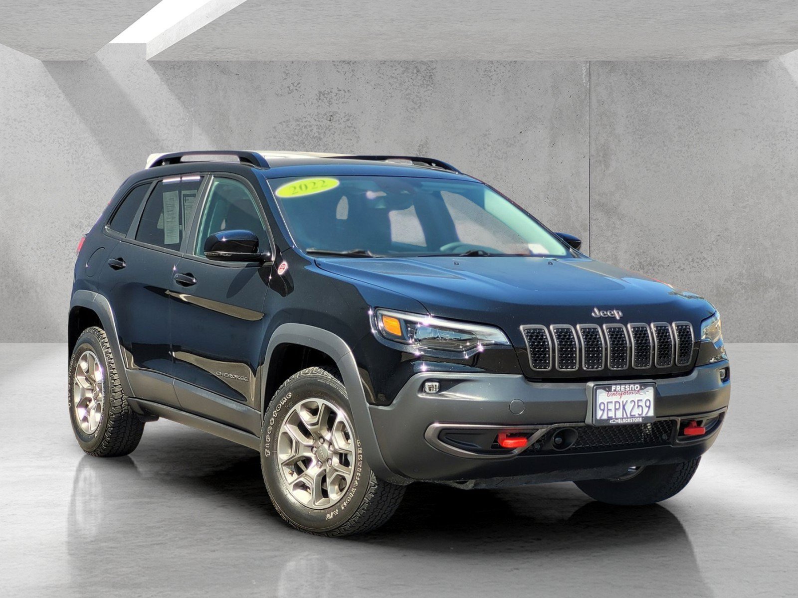 Used 2022 Jeep Cherokee Trailhawk AWD/4WD image 1