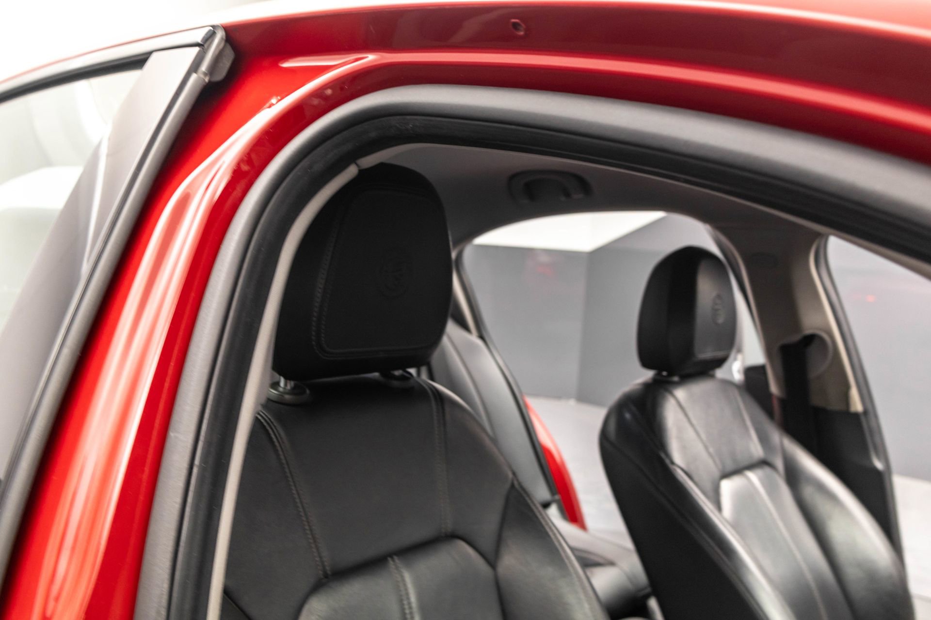 Used 2017 Alfa Romeo Giulia AWD w/ Sport Appearance Package image 40