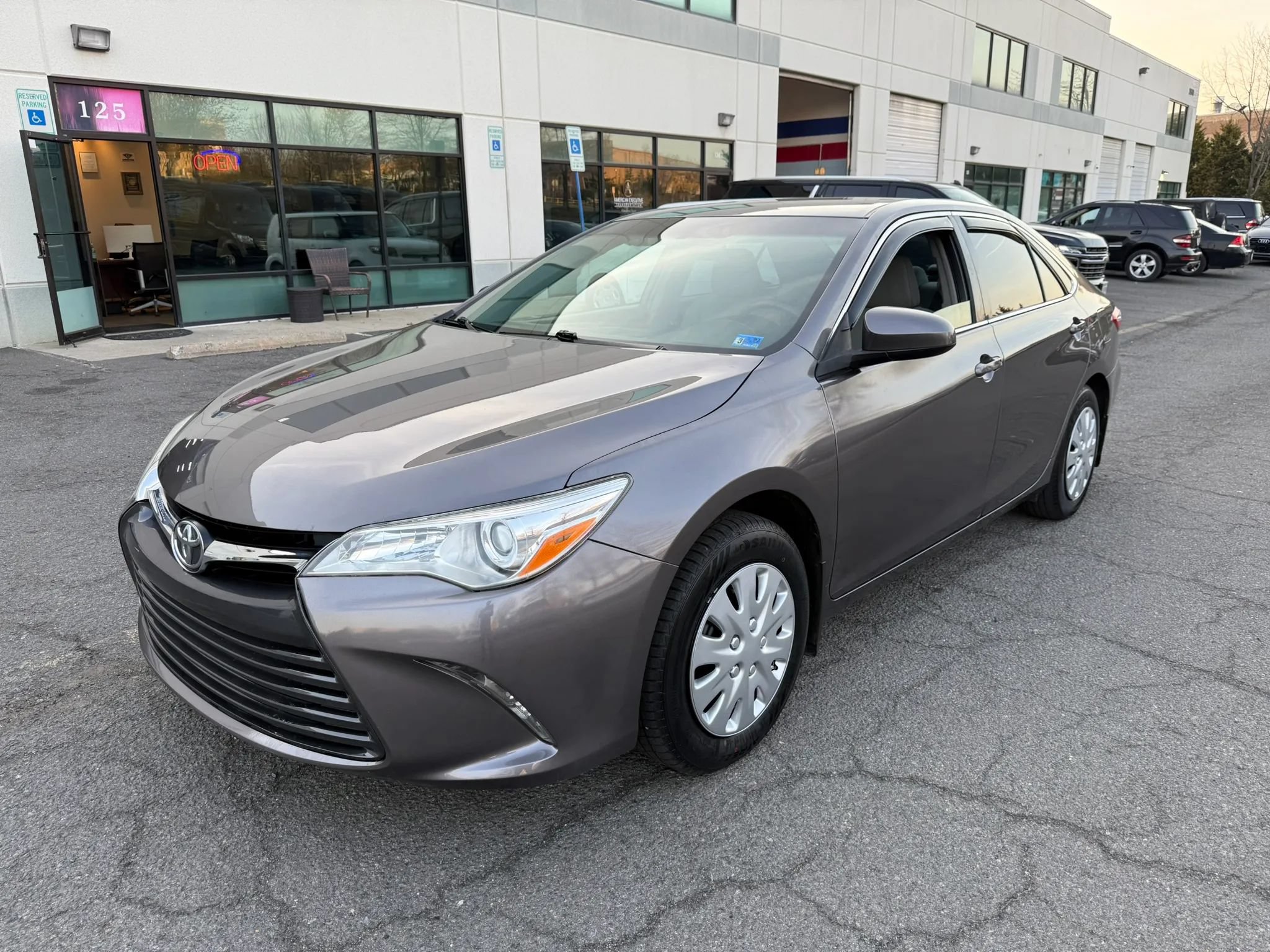 Used 2017 Toyota Camry LE FWD image 6
