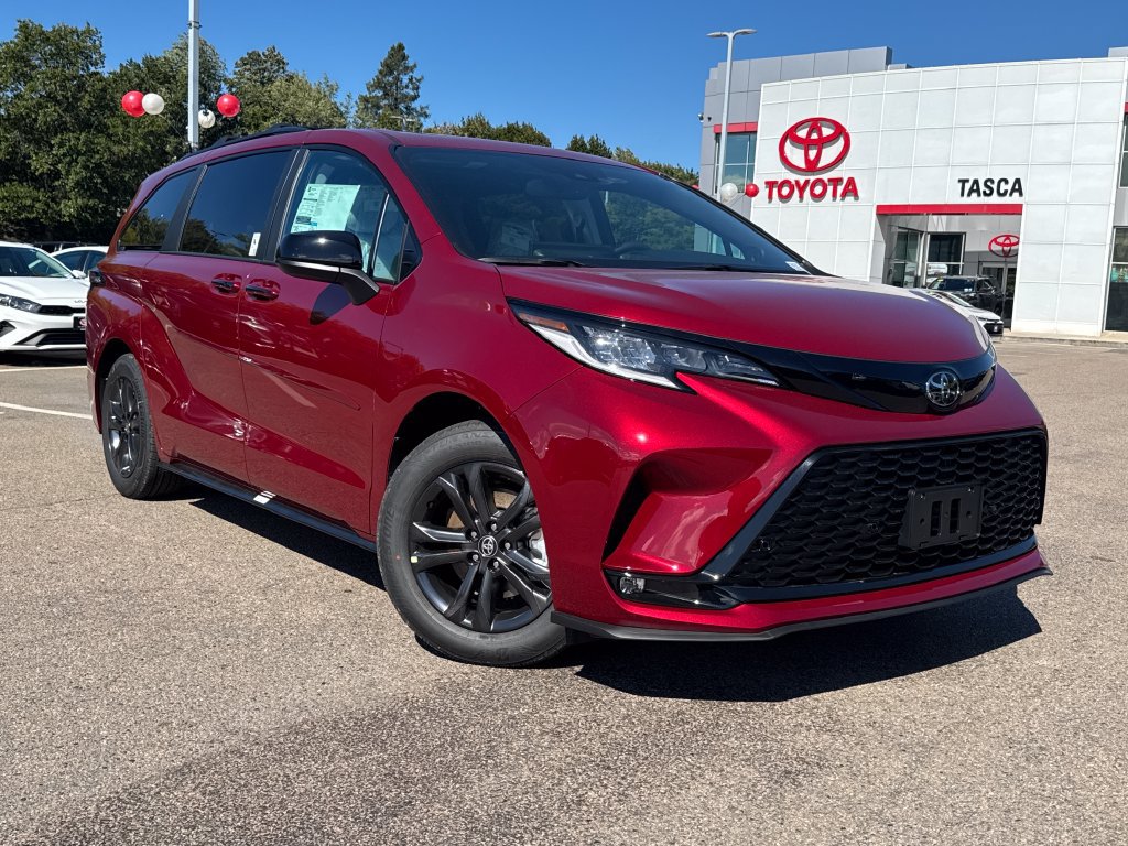 New 2026 Toyota Sienna XSE