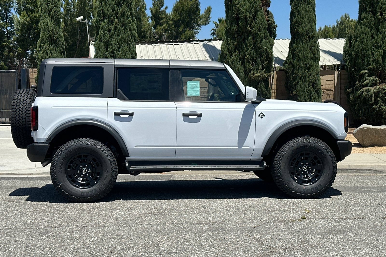 New 2026 Ford Bronco Outer Banks w/ Sasquatch Package AWD/4WD image 3