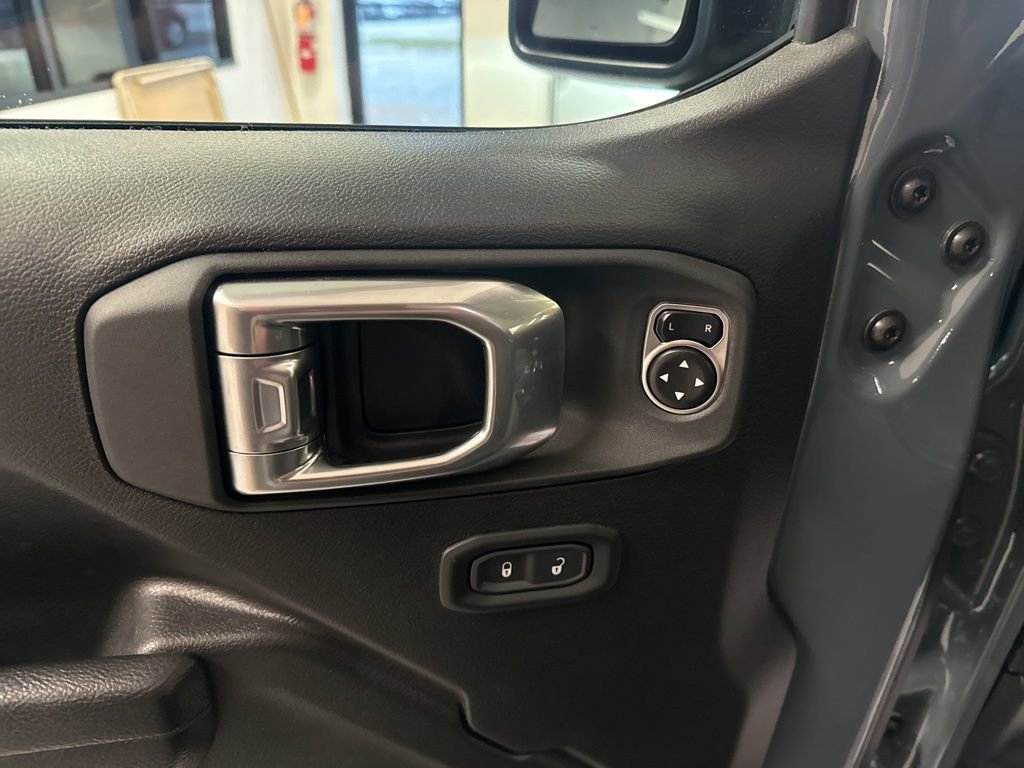 Used 2024 Jeep Wrangler Unlimited Rubicon w/ Convenience Group image 15