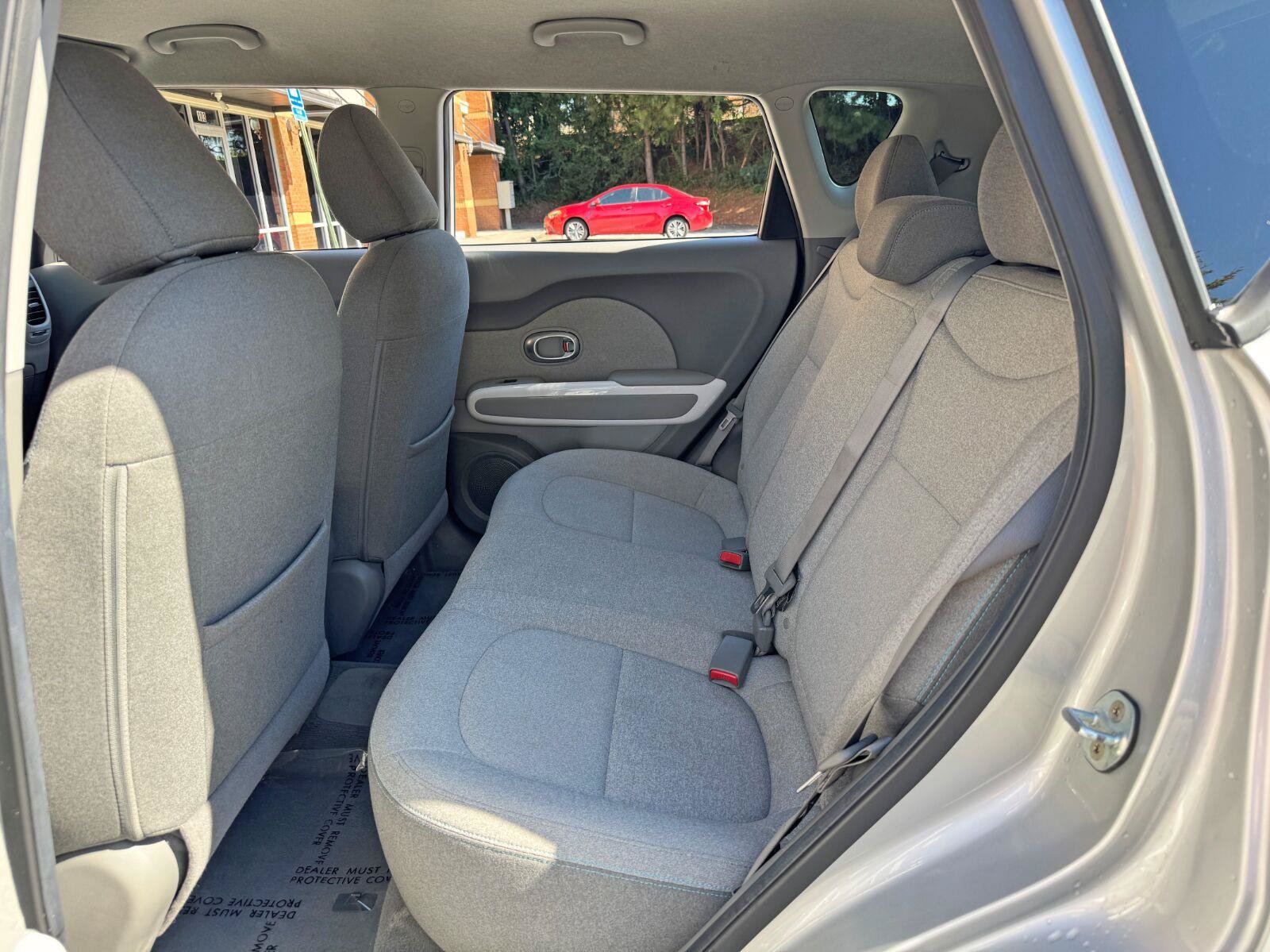 Used 2016 Kia Soul EV FWD image 36