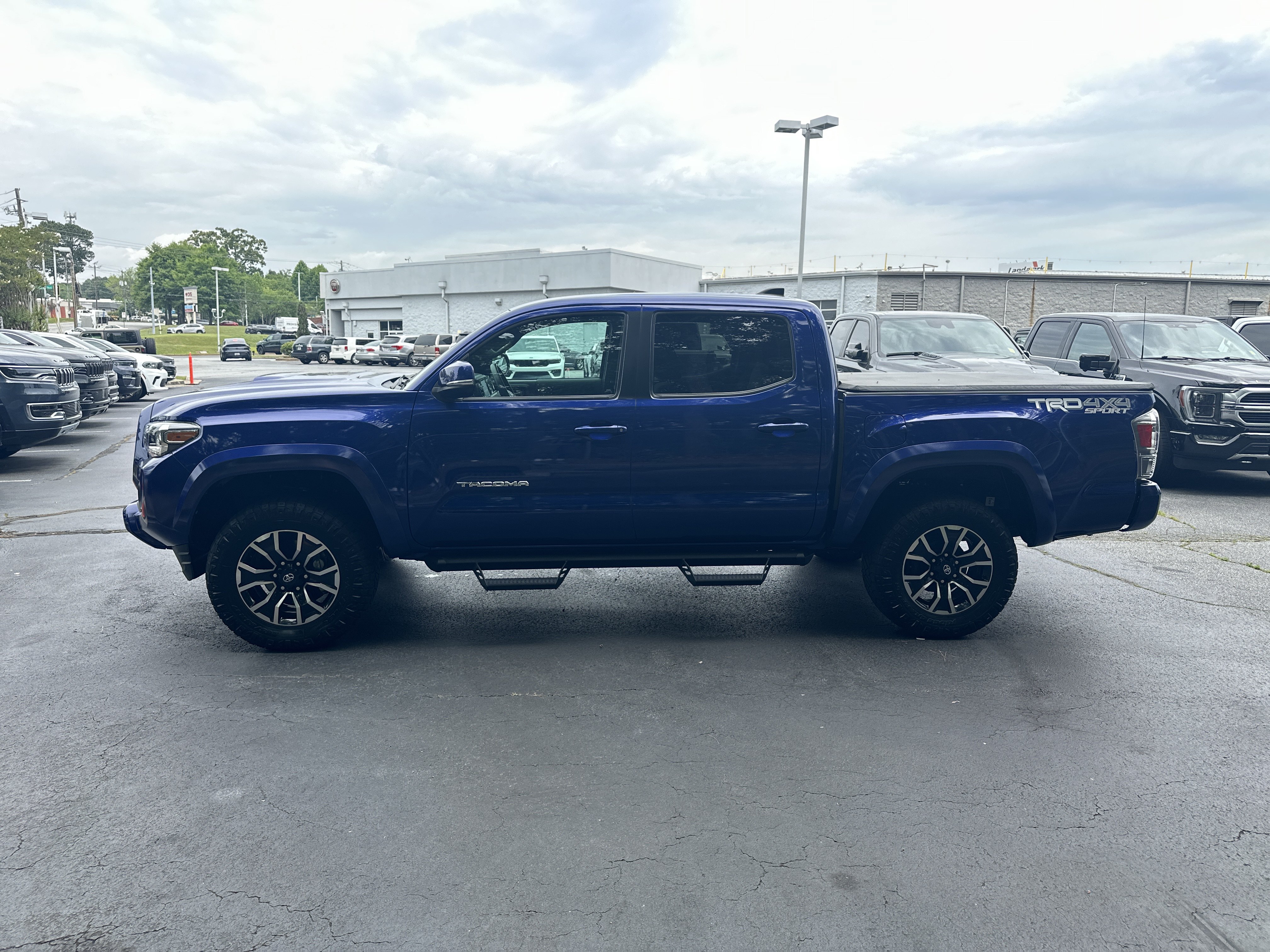 Used 2022 Toyota Tacoma TRD Sport w/ Technology Package AWD/4WD image 6