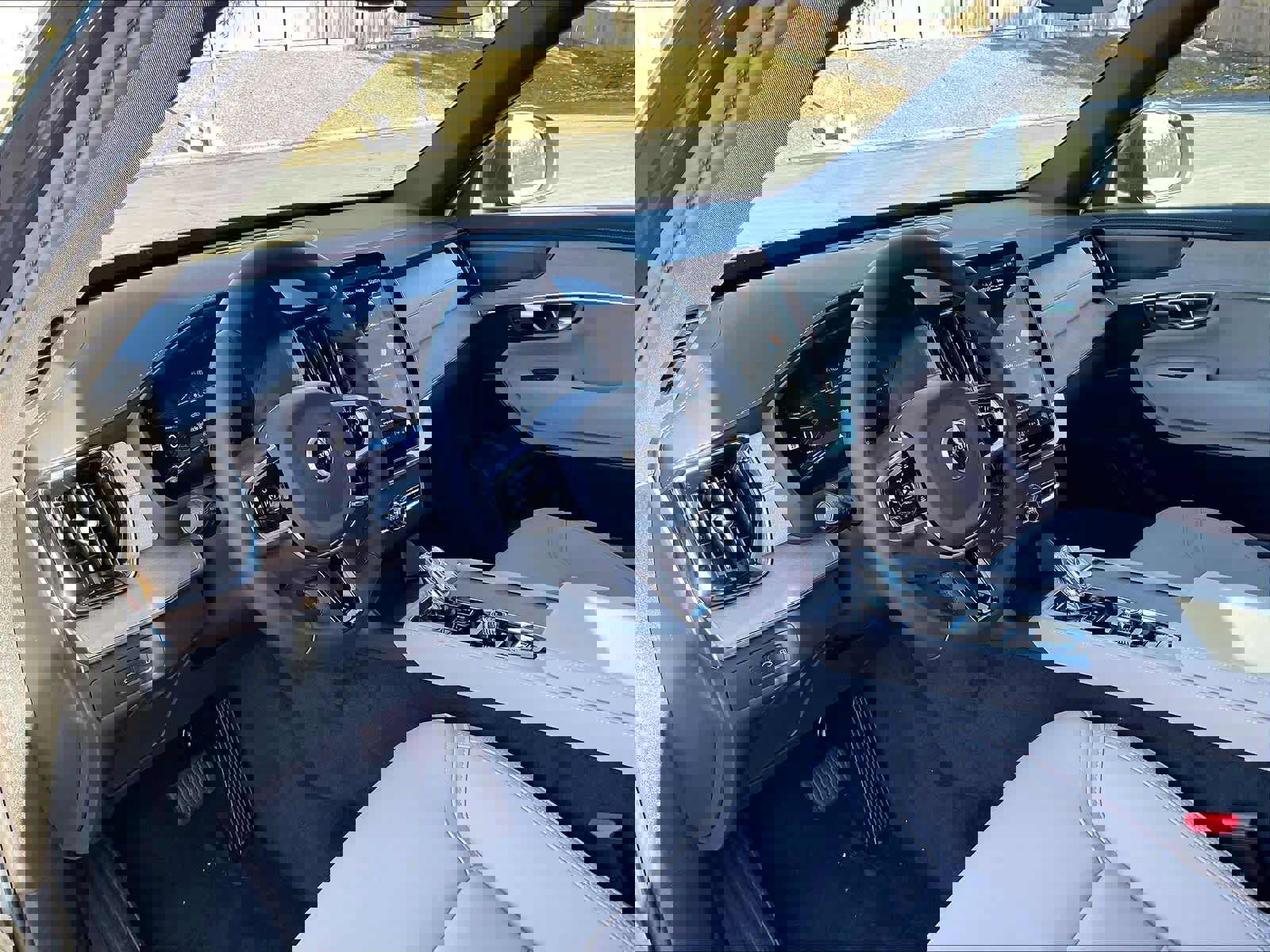 New 2026 Volvo XC90 T8 Plus w/ Protection Package Premier image 8