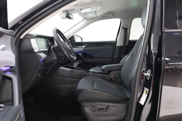 Used 2026 Volkswagen Tiguan SE AWD/4WD image 18