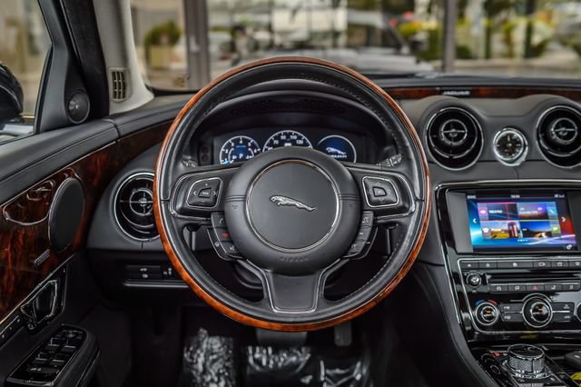 Used 2016 Jaguar XJ R-Sport AWD/4WD image 27
