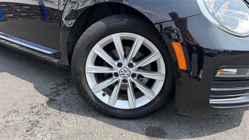 Used 2018 Volkswagen Beetle 2.0T FWD image 15